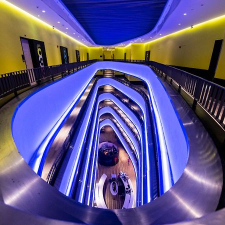 Cassia Phuket, Part Of Banyan Group Bang Tao Beach (Phuket) Esterno foto The spiral escalator