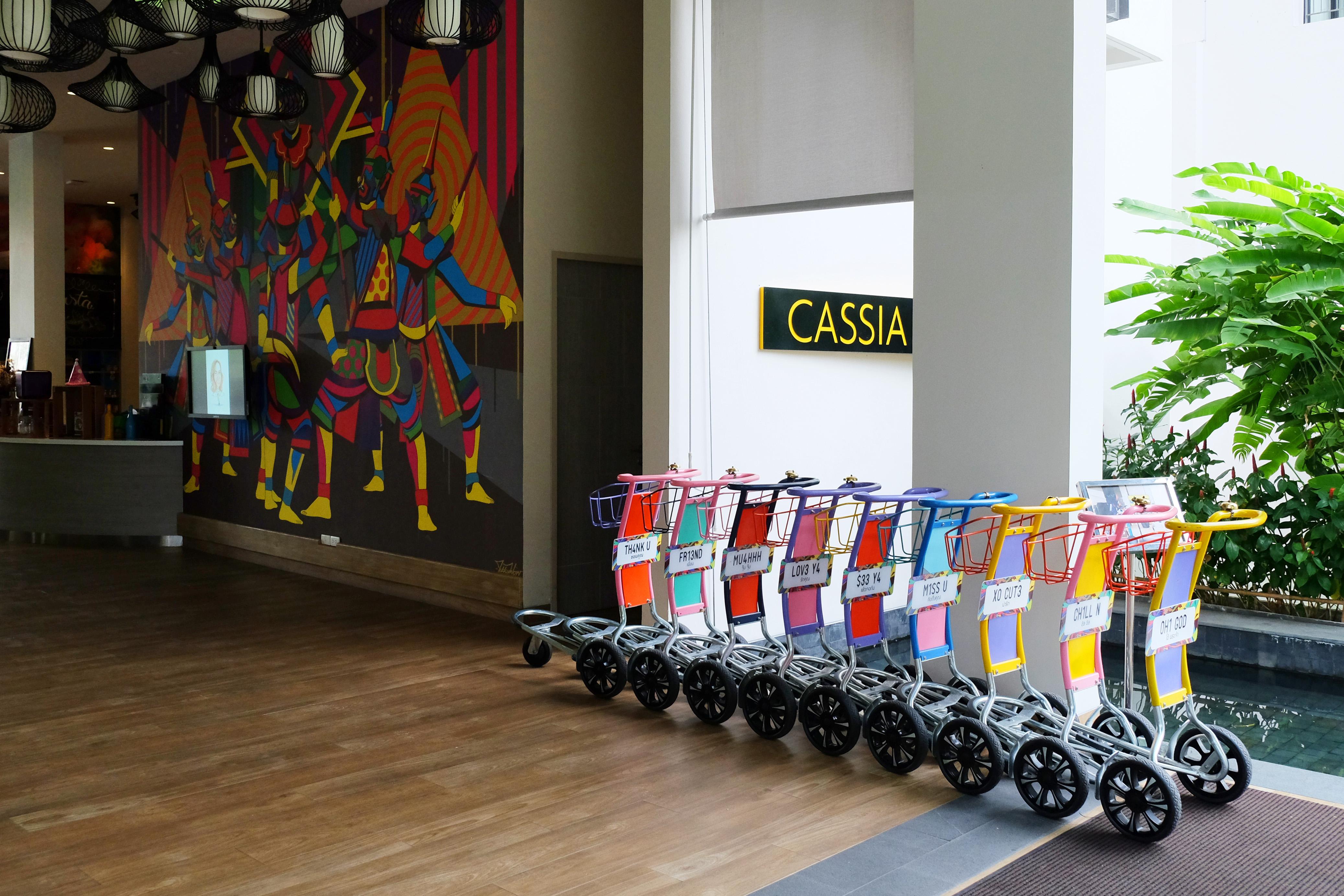Cassia Phuket, Part Of Banyan Group Bang Tao Beach (Phuket) Esterno foto Luggage trolleys at the lobby of a hotel