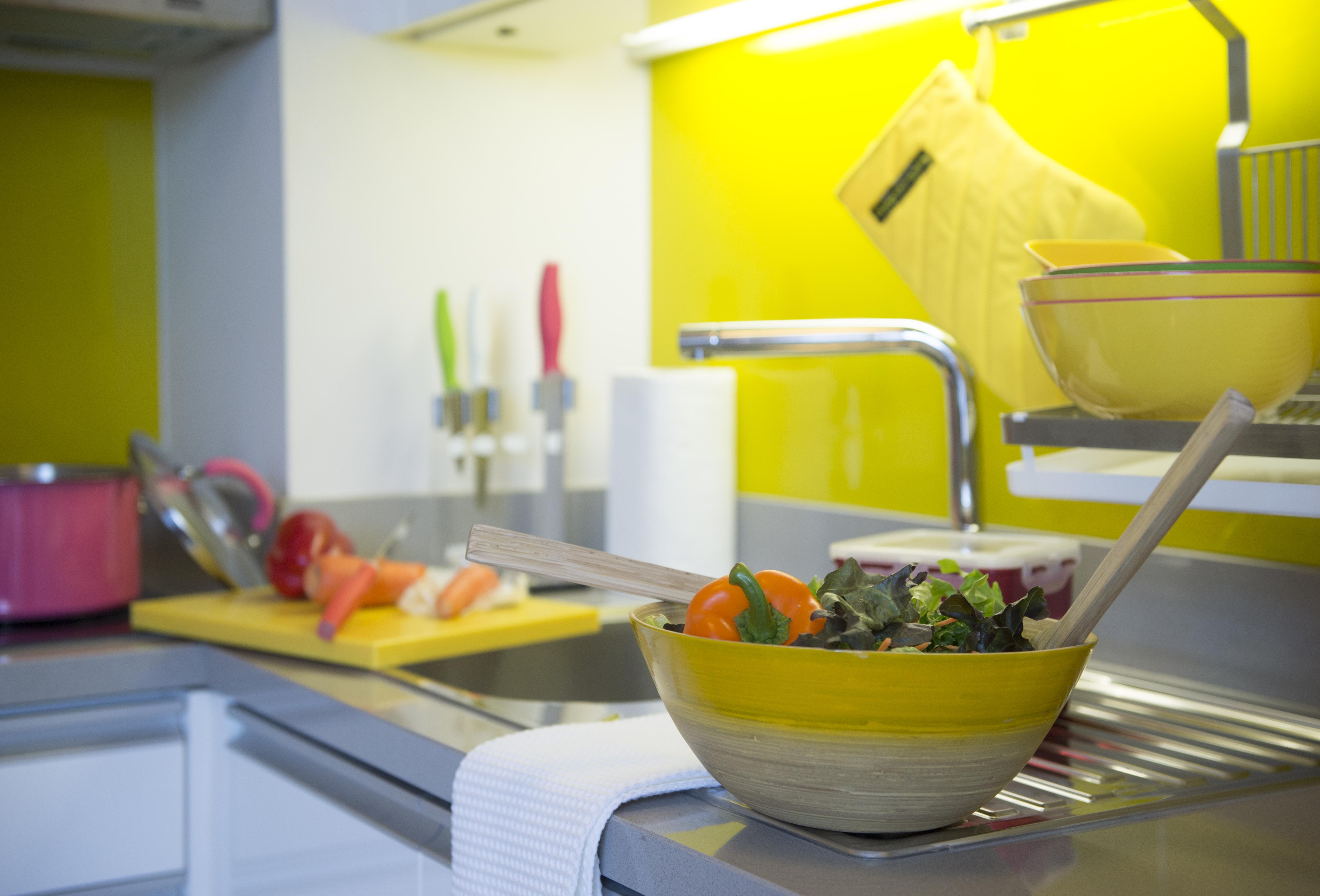 Cassia Phuket, Part Of Banyan Group Bang Tao Beach (Phuket) Esterno foto A salad being prepared