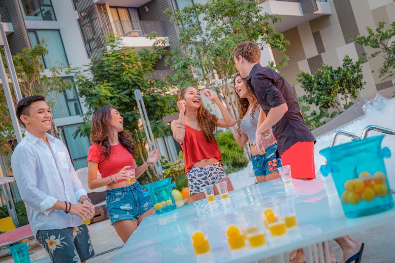 Cassia Phuket, Part Of Banyan Group Bang Tao Beach (Phuket) Esterno foto The 2016 launch party for the new shopping mall, The Village
