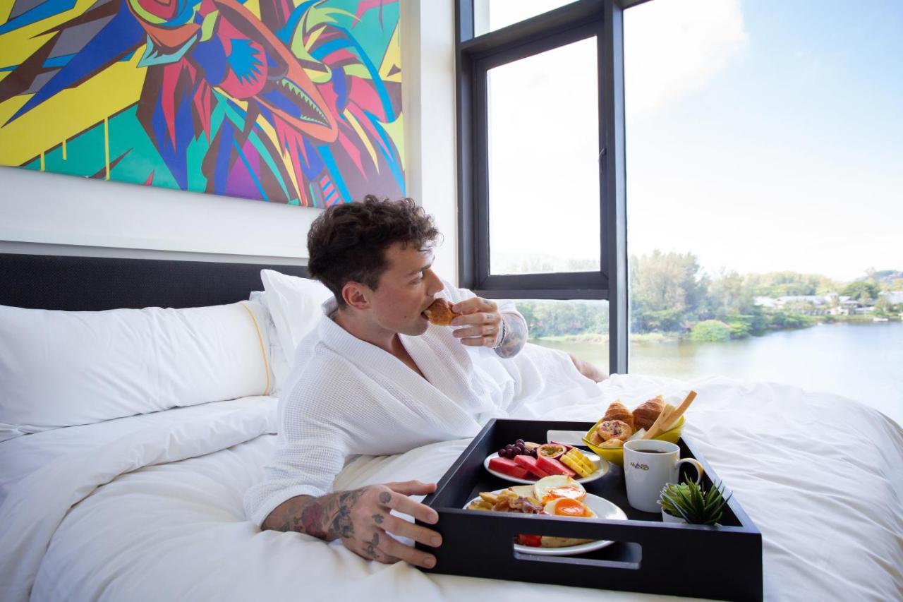 Cassia Phuket, Part Of Banyan Group Bang Tao Beach (Phuket) Esterno foto A guest enjoying room service at the Riverview Hotel