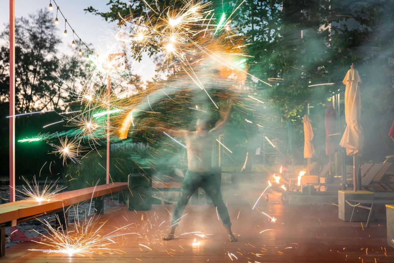 Cassia Phuket, Part Of Banyan Group Bang Tao Beach (Phuket) Esterno foto A man dancing with fireworks