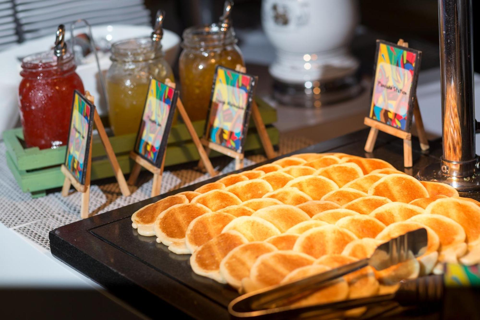 Cassia Phuket, Part Of Banyan Group Bang Tao Beach (Phuket) Esterno foto Hong Kong-style waffles